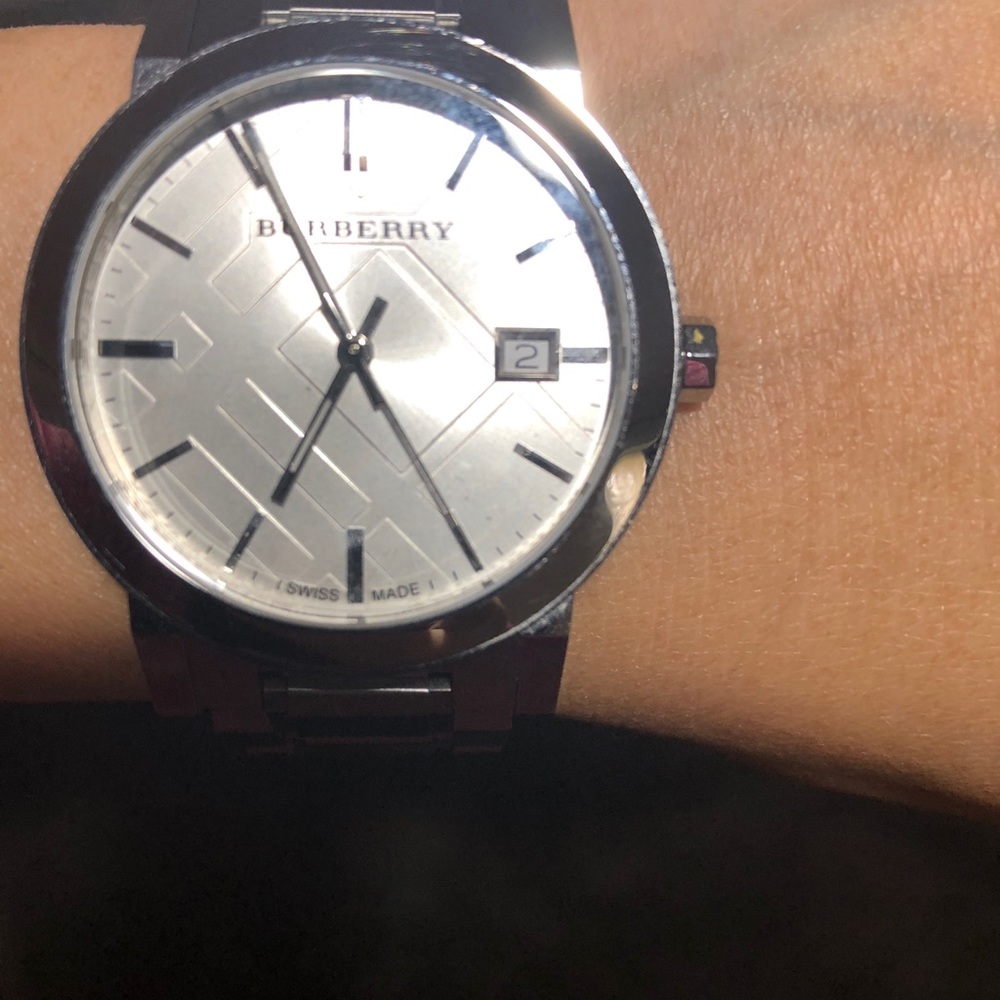 Authentic Burberry watcher! - Picture 5 of 8